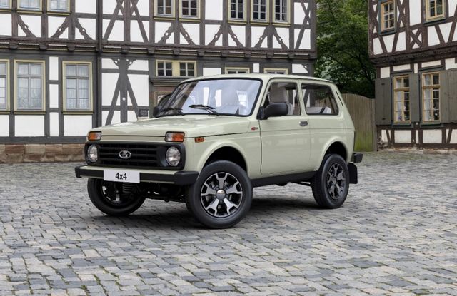 В России стартовали продажи юбилейной серии LADA 4х4 ''40 Anniversary''